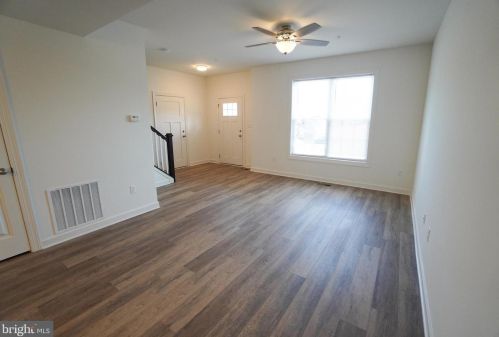 22 Parkview Dr, Carlisle, PA 17013-2208