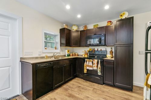 235 18th St, Naples FL  34117-9464 exterior
