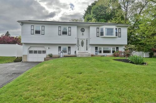 11 Parkwood Dr, Garnerville, NY 10923-1013