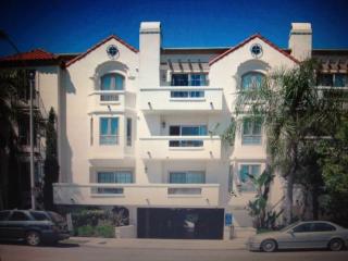 4309 Dixie Canyon Ave, Van Nuys CA  91423-3981 exterior