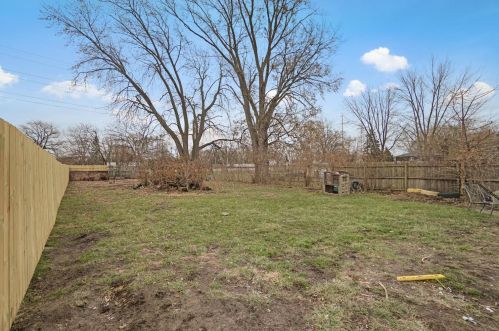 7025 Lindberg Ave, Hammond IN 46323-2137 exterior