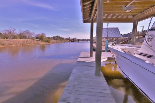 7103 Sunrise Dr, Hitchcock, TX 77563-4676
