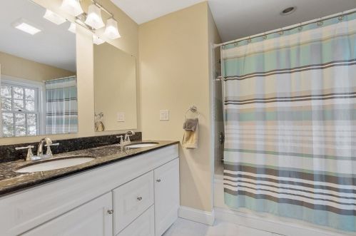 37 Main St, Petersham MA 01366-9502 exterior