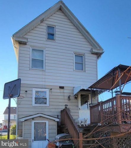 977 Locust St, Hazle Township, PA 18201-1718