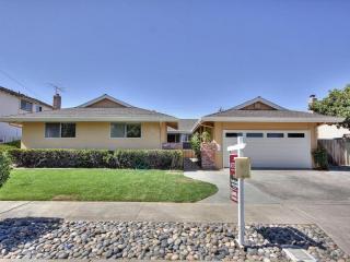 20143 Suisun Dr, Cupertino, CA 95014-4427