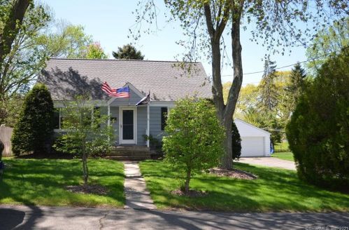 41 Loretta Pl, Bridgeport, CT 06606-2839