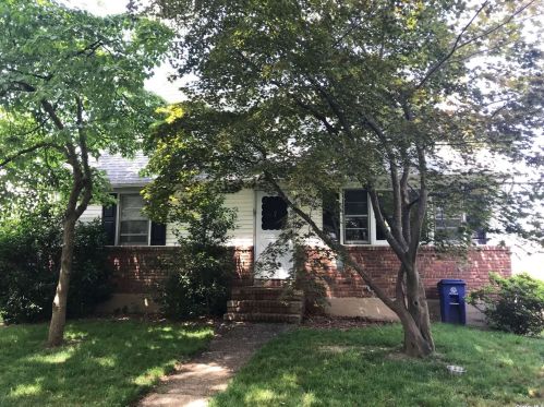 7 Bennington St, Huntington Station, NY 11747-2636