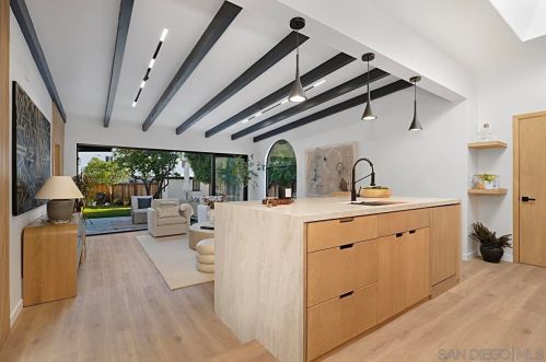 1855 Reed Ave, San Diego CA  92109-5446 exterior
