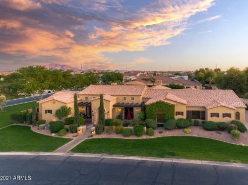 2837 Locust Dr, Chandler, AZ 85286-2726