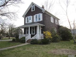 136 Higbie Ln, West Islip NY  11795-3227 exterior