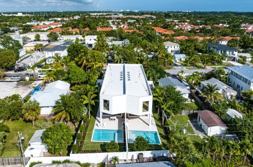 724 Lake Ave, Delray Beach FL  33483-5928 exterior