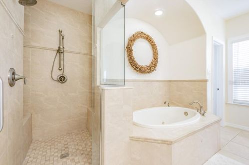 216 Spg Blvd, Tarpon Springs FL 34689-3554 exterior