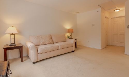 18 Springholm Dr, Berkeley Heights NJ  07922-2721 exterior