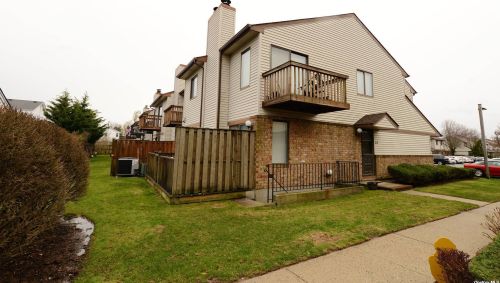 210 Poplar Pl, North Wantagh, NY 11793-3825
