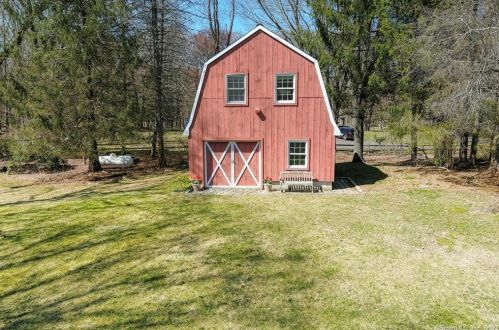 39 Cedar Ln, Ridgefield CT  06877-5301 exterior