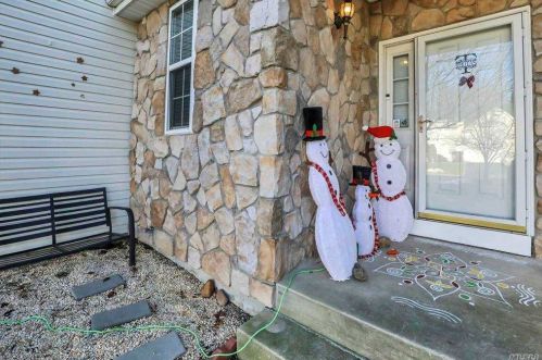 47 Sunflower Ridge Rd, South Setauket, NY 11720-3704