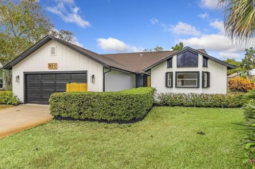 930 4th Ln, Vero Beach, FL 32962-1585