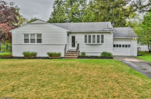 123 Wayne Ct, Paterson, NJ 07508-2765