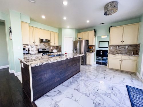 13570 Quartz Way, Lathrop CA  95330-9196 exterior