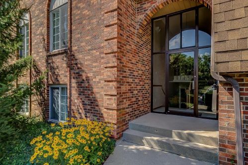 5217 Eaglesnest Dr, Cincinnati, OH 45248-8461