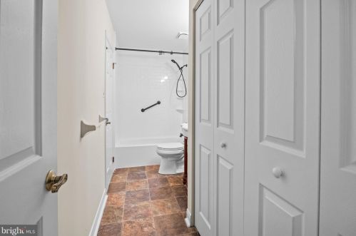 51 Portsmouth Ct, Southampton PA 18966-2620 exterior