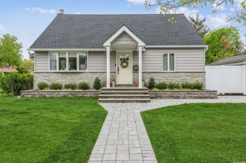 51 Rhodes Dr, New Hyde Park, NY 11040-3525