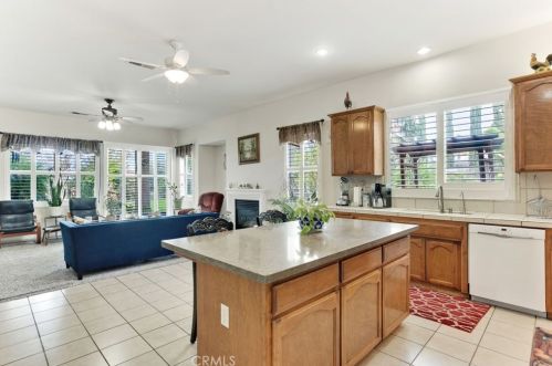 6608 Montagna Dr, Bakersfield CA  93306-7658 exterior