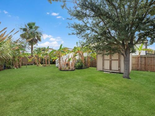 2202 67 St, Galveston TX 77551-1583 exterior