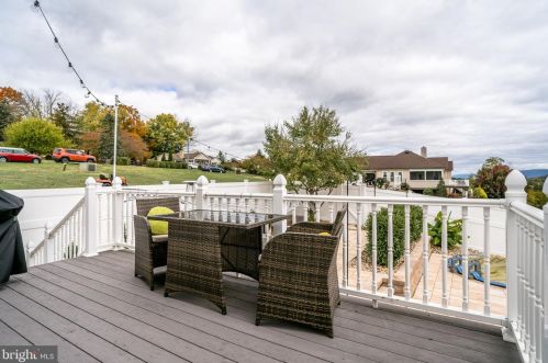 150 Windy Knoll Dr, Harrisonburg VA  22802-8886 exterior