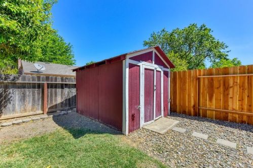 374 Bright Day Dr, Woodland CA  95695-6666 exterior