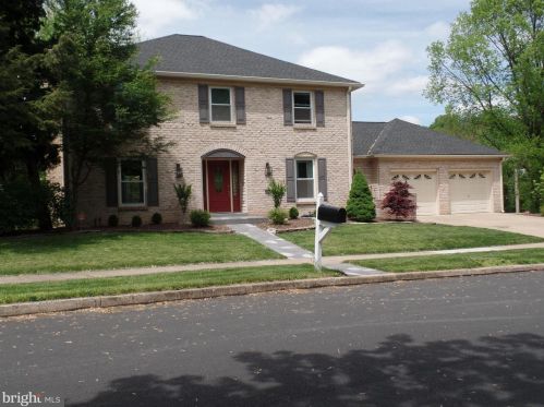 494 Woodcrest Dr, Navy Sup Dpt, PA 17050-6810