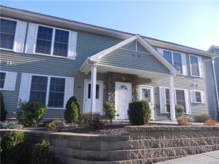 82 Aveonis Ct, Fishkill, NY 12524-1643