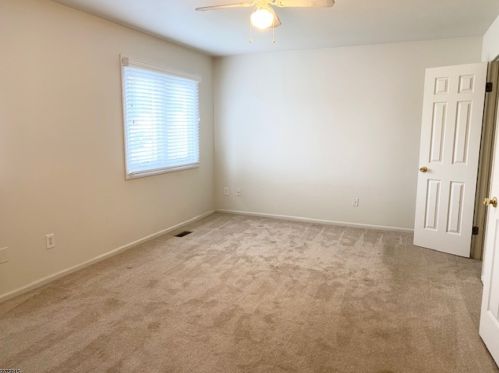 8 Plum Ct, Flemington NJ  08822-3007 exterior