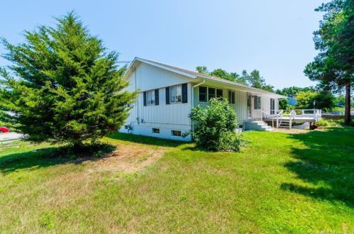 21 Greenfield St, Waterford CT  06385-3907 exterior