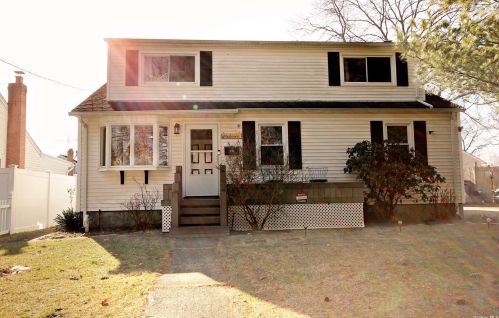 134 Muncy Ave, Babylon, NY 11704-7530