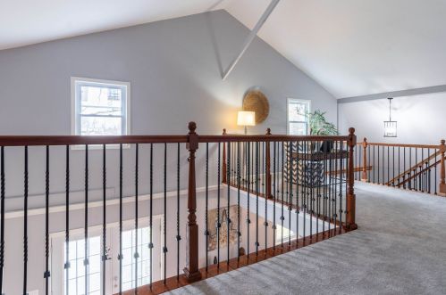 2 Butterfield Ln, Stratham NH  03885-2344 exterior