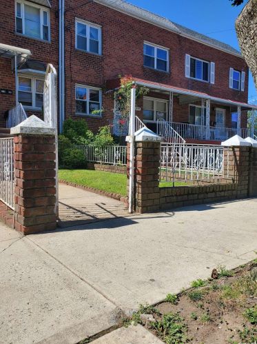 218-68 99th Ave, Jamaica, NY 11429-2516