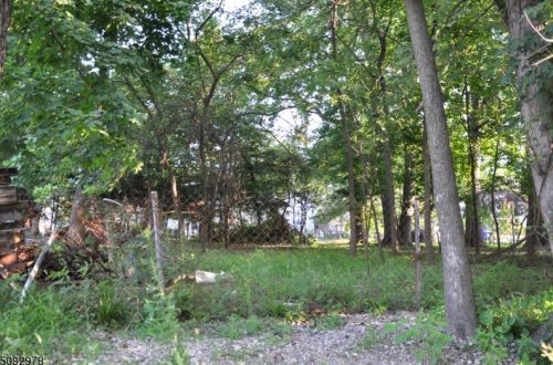 450 Riverview Dr, Paterson NJ  07512-2319 exterior