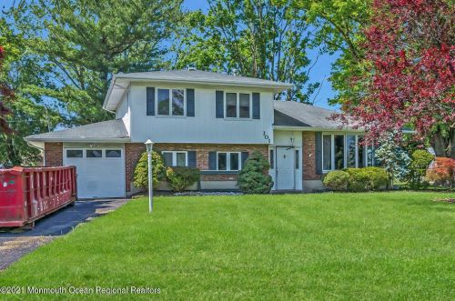 101 Wynnewood Ct, East Freehold, NJ 07728-2812