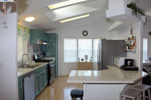 28378 Bradshire Rd, Hayward CA  94545-4818 exterior