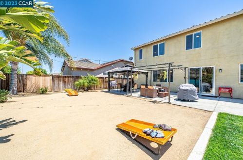 4086 Freesia Dr, Oakley CA  94561-1944 exterior