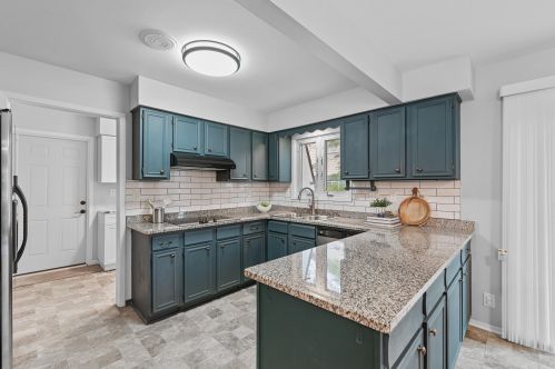 2414 Lagoon Ct, Thiensville WI  53092-5549 exterior