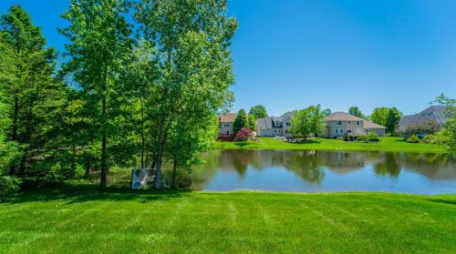 101 Muirfield Dr, Valpo IN  46385-6277 exterior