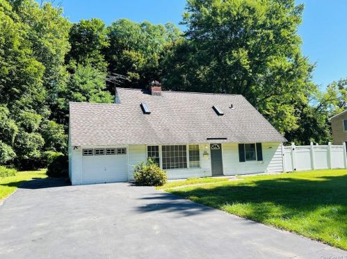 136 Hampton Dr, White Plains NY  10603-1908 exterior