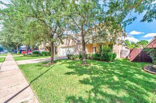 2721 Hidden Landing Dr, Pearland TX  77584-8788 exterior
