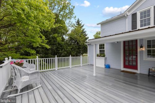 303 Colonial Hwy, Hamilton VA  20158-9056 exterior