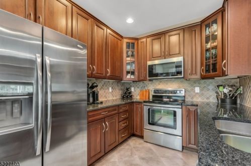 16 Greenwich Ct, Mount Olive NJ  07828-2452 exterior