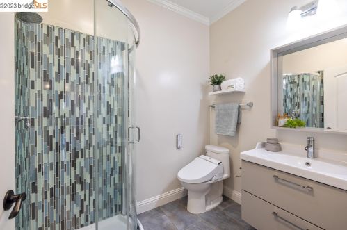 409 45th St, Oakland CA  94609-2124 exterior