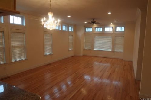 89 Clinton Ave, New Rochelle, NY 10801-3348
