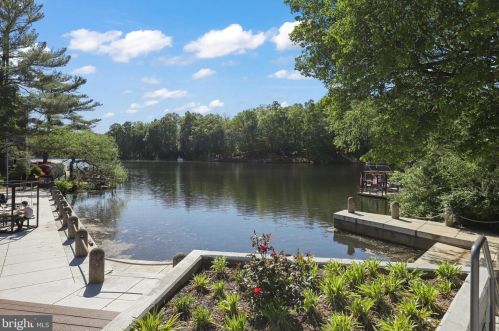 1937 Belmont Ridge Ct, Herndon VA  20191-5446 exterior